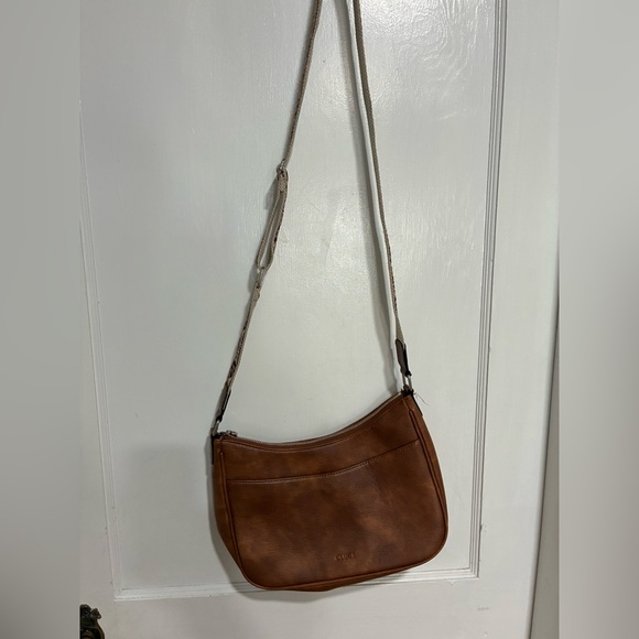 Cluci Crossbody Bag - Picture 1 of 7